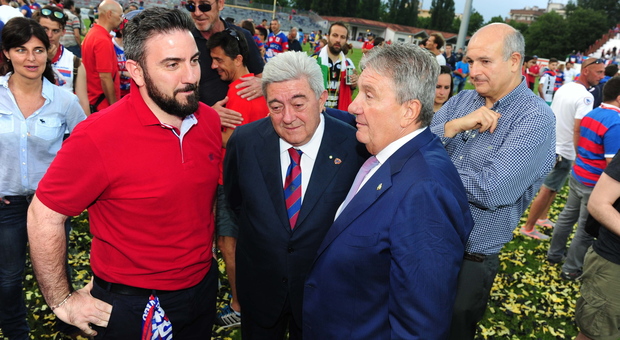 Il presidente federale Alfredo Gavazzi, a destra, con il patron della FemiCz Rugby Rovigo Francesco Zambelli e il figlio Antonio