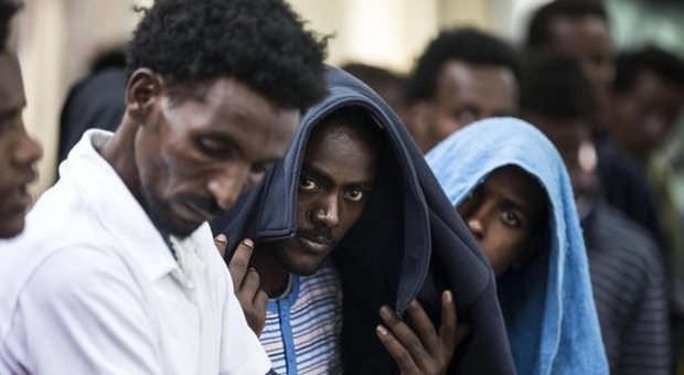 Migranti, la Francia blinda le frontiere. Europa divisa sui profughi
