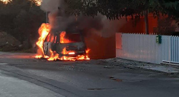 Torricella, fuoco all'auto dell'assessore comunale: aperte le indagini