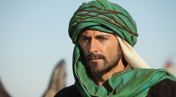 Stasera in tv, oggi mercoledì 20 ottobre su Iris «Il principe del deserto»: curiosità e trama del film con Tahar Rahim