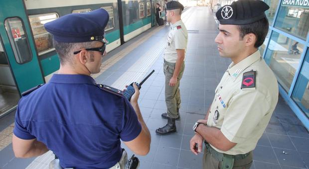 Controlli della Polizia alla stazione metro Saxa Rubra