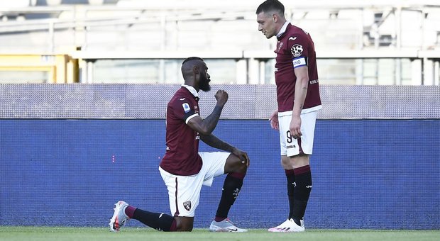 Torino-Parma, 1-1 Gol di Nkoulou che si inginocchia per Floyd, pari di Kucka
