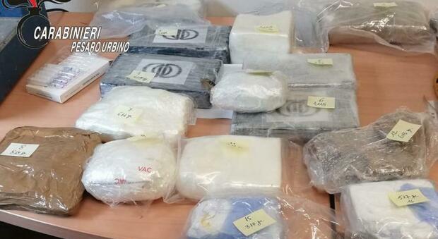 Pesaro, una marea di droga dal Belgio: due albanesi in manette, sequestrati 14 chili di cocaina