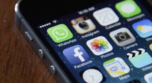 ​Giovane 16enne ruba smartphone da 1000 euro a 15enne: denunciato