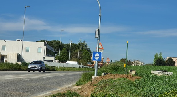 Installati i nuovi autovelox a Recanati, il sindaco: «Strada piena di case e attività produttive, andate piano»
