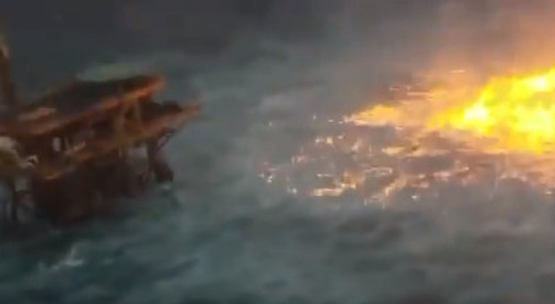 Messico, scenario infernale nel Golfo: si incendia un gasdotto sottomarino Video Mappa