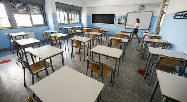 Sardegna, genitori positivi al covid mandano il figlio a scuola