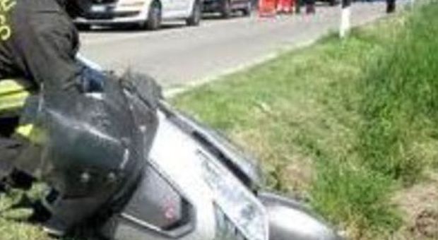 Uno scooter dopo un incidente (archivio)