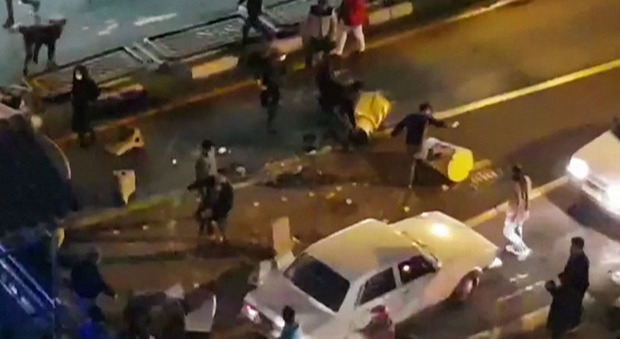 La protesta infiamma l'Iran Video Scontri e violenze: 23 morti