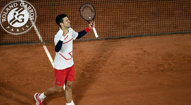 Roland Garros, Tsitsipas vola in semifinale. Affronterà Djokovic