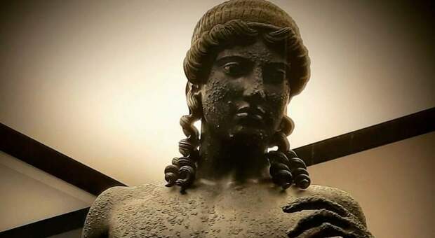 La statua di Apollo dagli Scavi di Pompei conquista il Colosseo: mostra prorogata fino al 27 giugno