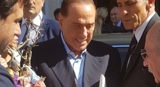 Nozze show a Ravello per la sorella di Francesca Pascale, Berlusconi arriva in elicottero