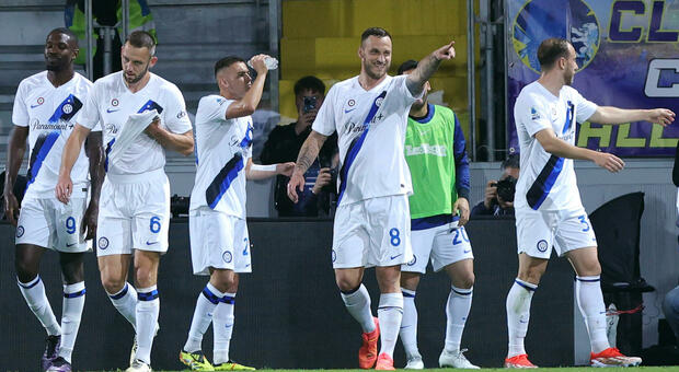 L'Inter schianta il Frosinone (0-5), Lautaro torna al gol dopo due mesi: in rete anche Frattesi, Arnautovic, Buchanan e Thuram