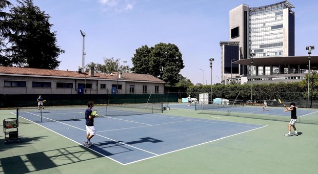 Fase 2 in Campania, la Regione: «Favorevoli alla ripresa del tennis»