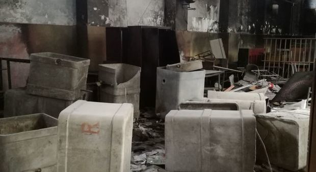 Una discarica di amianto nella scuola «più bella del mondo» chiusa per ristrutturazione e occupata