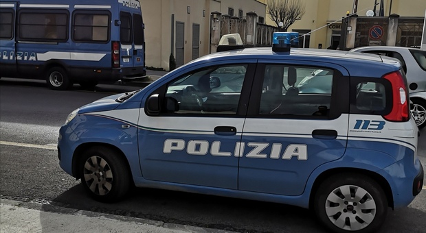 Ruba 5mila euro di sigarette dall'auto di un tabaccaio: arrestato nel Napoletano
