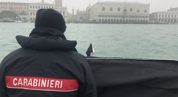 Prodotti fuori norma, pesca abusiva e acqua comunale scroccata: Far West a Venezia