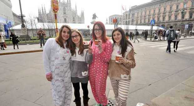 Colazione gratis da Mc Donald's se vestiti in pigiama: è ressa in piazza Duomo