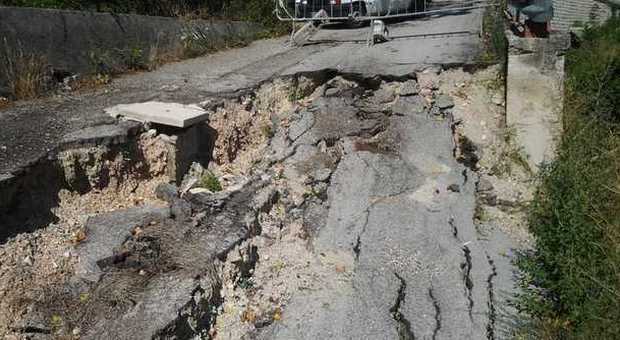 Strada dissestata a Palcano Pericolo per residenti e turisti