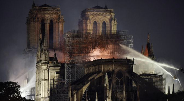 "Notre-Dame in fiamme", il film omaggio a 3 anni dall'incendio della cattedrale: il 15 aprile su Sky Cinema