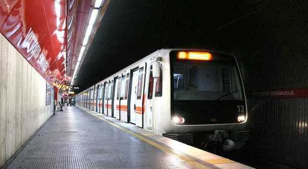 Da aprile la metro A chiuderà alle 21.30 Ira dei passeggeri: "E' uno scandalo"