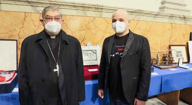 L'asta del cardinale Sepe: dall'anello all'opera d'arte, raccolti 70mila euro