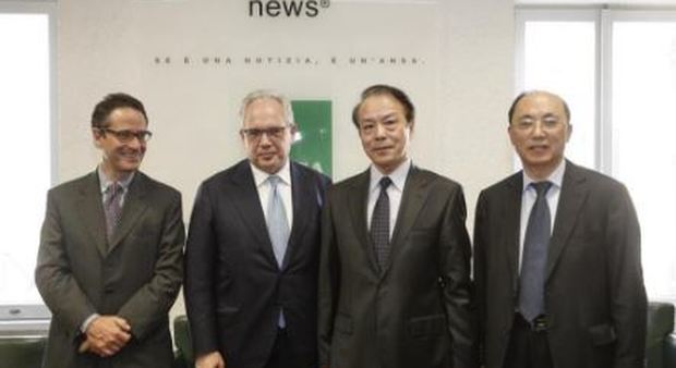 Da sinistra il direttore dell’Ansa, Luigi Contu, l’ad Giuseppe Cerbone e He Ping, il direttore dell’agenzia Xinhua