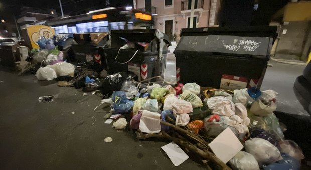 Emergenza rifiuti a Roma Zingaretti cerca Costa: discarica subito o commissario
