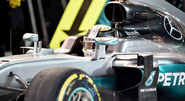 F1, Hamilton retrocesso di 5 posizioni: «Cambio sostituito dopo il Bahrain»