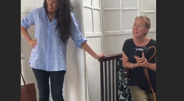 immagine Meghan Markle allo shooting della sua collezione per Smart Works