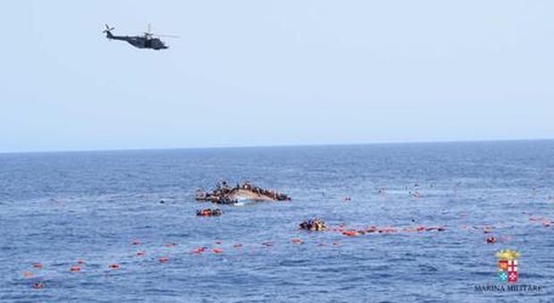 Migranti, naufragio al largo della Libia: almeno 100 dispersi