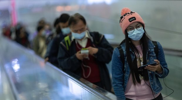 Coronavirus, l'infezione si diffonde fuori dalla Cina. Via ai controlli della febbre negli aeroporti