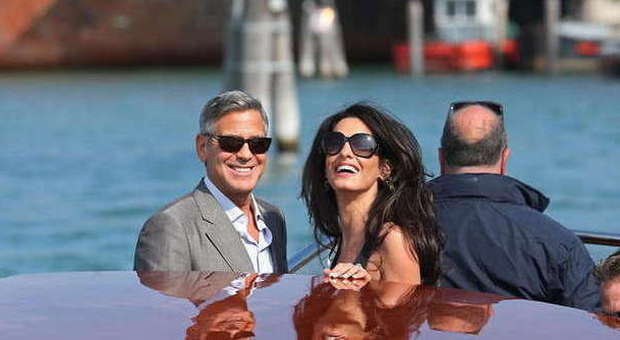 Clooney e Amal arrivati a Venezia: l'amico Matt Damon il primo ospite