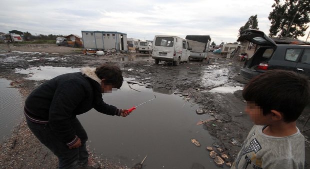 Il campo rom di Giugliano sarà smantellato: nuova area con un milione di euro