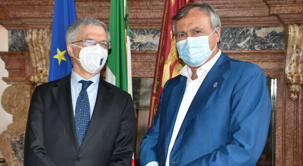 Il ministro Franco col sindaco Brugnaro