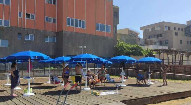 ombrelloni gratis spiaggia comunale di Bagnoli