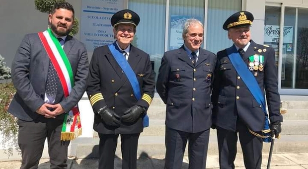 Alla cerimonia hanno partecipato Livio Vittorini in rappresentanza del sindaco dell'Aquila e il generale dello Stato Maggiore Luigi Borsise (a destra)