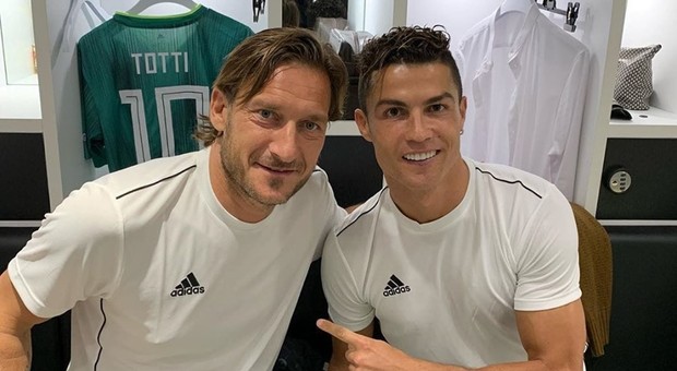 Totti e Ronaldo, compagni di squadra per una sera nella partita del Cuore