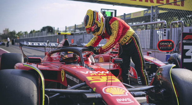 Leclerc si complimenta con Sainz per le pole ottenuta a Monza nel GP d'Italia 2023