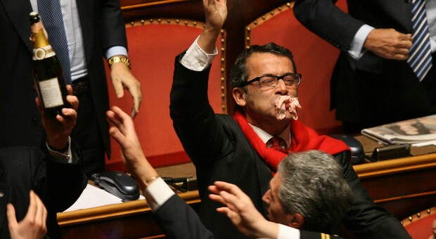 Nino Strano, morto l'ex deputato di An. Mangiò la mortadella in Senato per festeggiare la caduta del governo Prodi