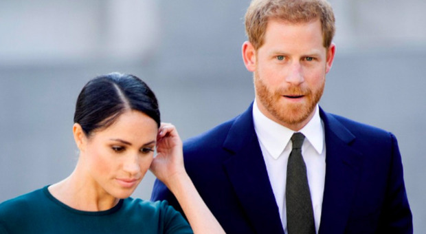 Harry e Meghan vorrebbero tornare in Inghilterra: ecco la reazione di Buckingham Palace