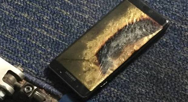 Samsung Note 7, ecco perché le batterie degli smartphone prendono fuoco