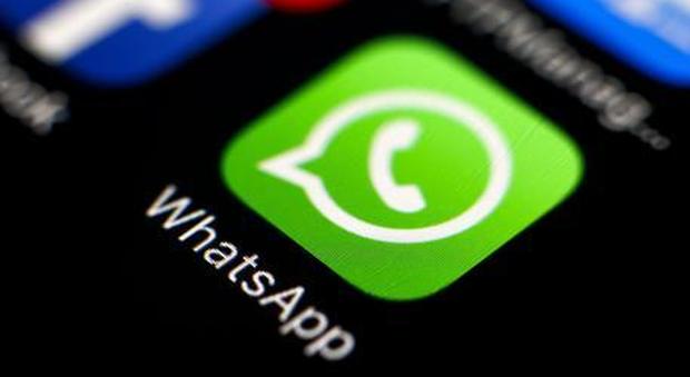 WhatsApp non funziona, panico in Rete: chat "a singhiozzo" per milioni di utenti