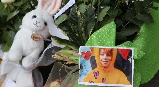 Bimbo di 7 anni ucciso nel Napoletano, il patrigno: «L'ho riempito di mazzate»
