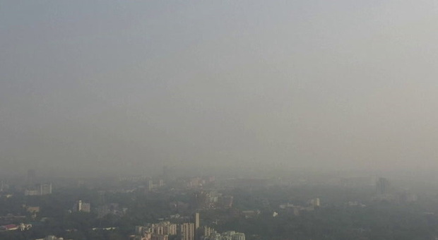 Smog, Nuova Delhi ha la peggiore aria del mondo: spuntano malattie sconosciute tra i bambini indiani