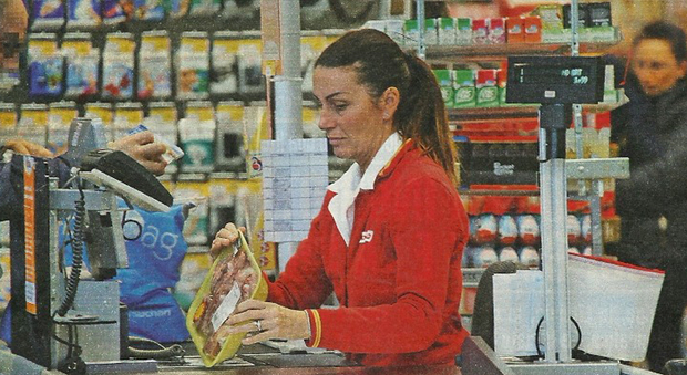 Cristina Plevani lavora come cassiera in un supermercato a Iseo