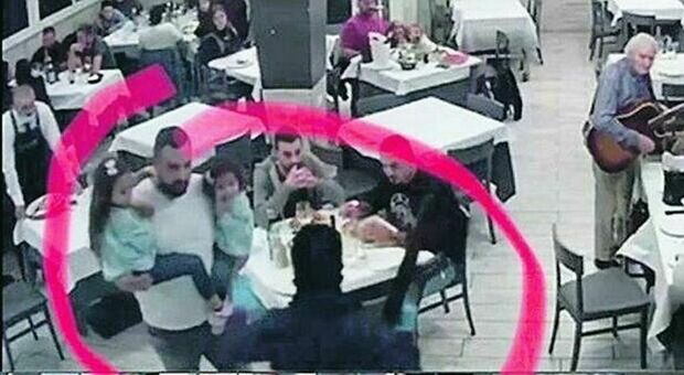 Rapina in pizzeria con il kalashnikov puntato sui bambini: terzo arresto del commando