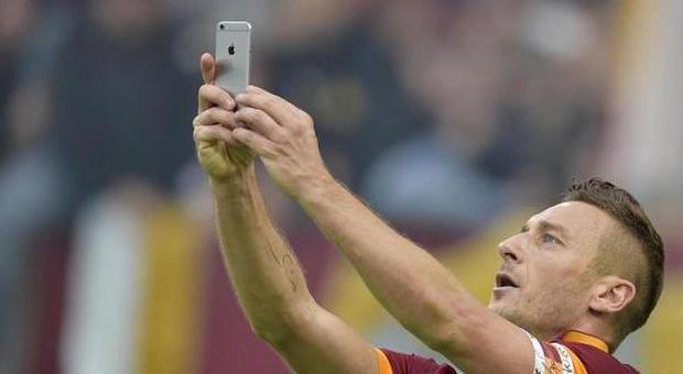 Il selfie di Francesco Totti (LaPresse)