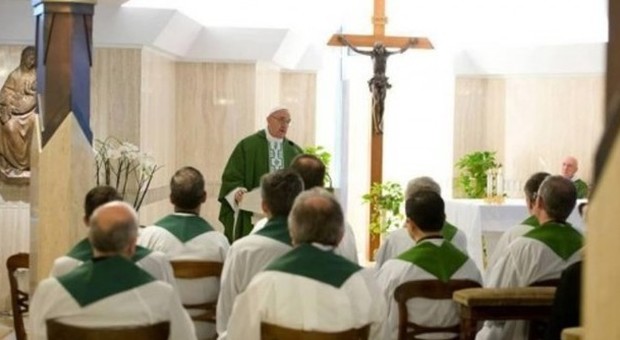 Papa Francesco: «Non mettiamo all'asta la nostra carta d'identità cristiana»