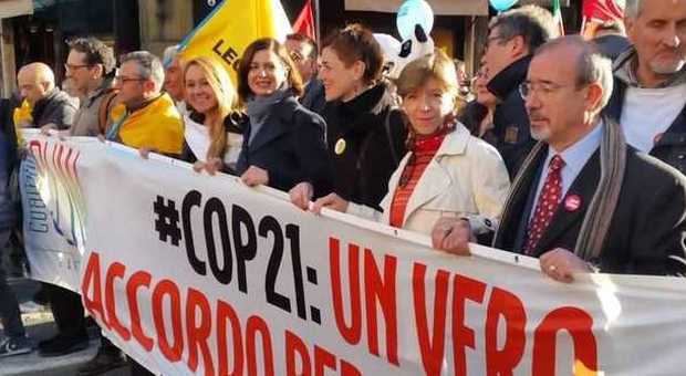 Roma, partita marcia per il clima: Boldrini in testa a colonna